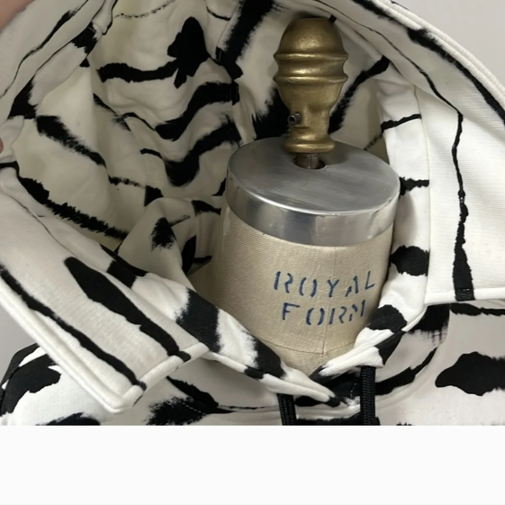 NWT Burberry Women's Sweater Monochrome Black White Hoodie Italy Size XS $1325 - Picture 8 of 8